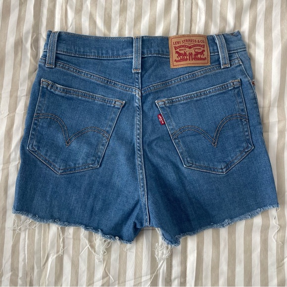Levis Jean Shorts - Picture 2 of 3